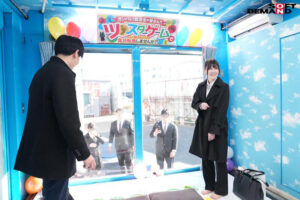 リクルートスーツ姿の女子大生が賞金獲得目指してノーパンノーブラ姿でぬるぬるローションツ〇スターゲーム！密着状態で肌をこすり合っていたら会社説明会帰りの同級生男子と一線を越えて羞恥SEXしてしまうのか？││4時間以上作品│1sdmm00196