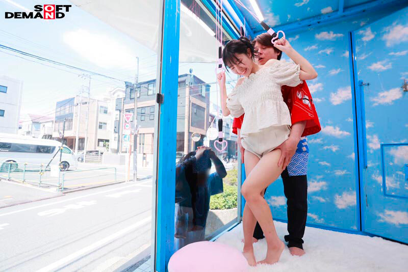 マジックミラー号 絶対に気持ちよくなってはイケない！！！愛する彼氏とはミラー越し30cmの状況でくすぐり我慢ゲームと称して凄腕AV男優の妙技でHにいじくりたおす！！！ 鎖骨の綺麗なオフショル女子5名収録││4K│1sdmm00212