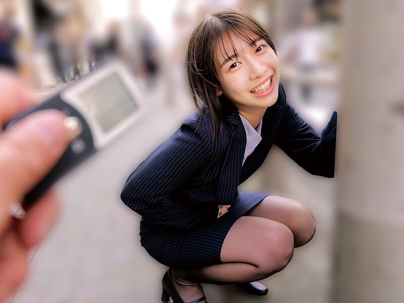 素人美少女とリモコンバイブお散歩10-黒パンストOL編-「もう我慢できません…//」人ごみの中、黒パンスト美脚ガクブル震わせイキまくってしまうOLたち！人生初の羞恥プレイでまさかのエロスイッチオン！車移動中も大胆カーオナニー！最後はホテルで心行くまで生セックス！││ビジネススーツ│h_1324skmj00577